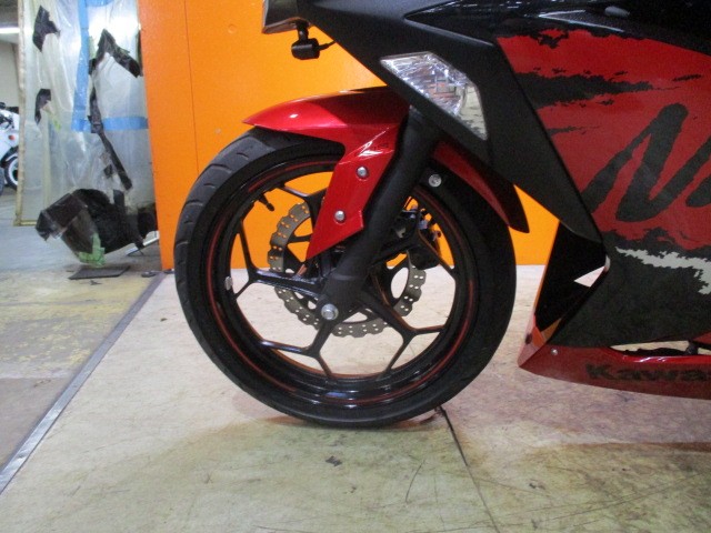 ホイールもこの通り状態グッド！２０２２年５月現在で関東全体でも４台しかない希少なカラーですよ！！